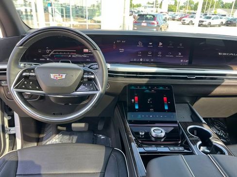 Certified 2025 Cadillac Escalade Premium Luxury AWD/4WD image 25