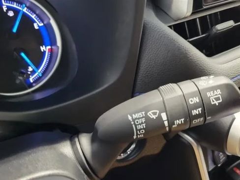 Used 2023 Toyota RAV4 SE image 30