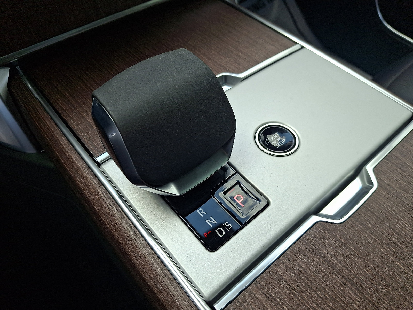 New 2026 Land Rover Range Rover SE AWD/4WD image 13