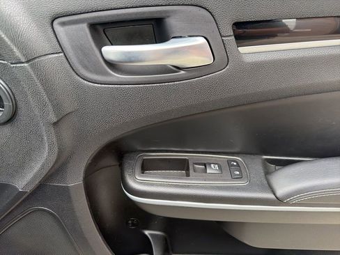 Used 2023 Chrysler 300 S w/ Safetytec Plus Group image 28