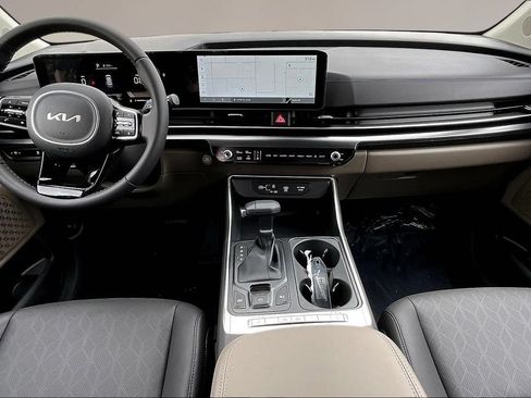 New 2026 Kia Carnival FWD image 5