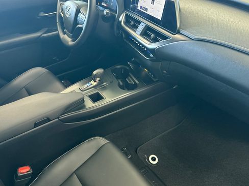 Used 2025 Lexus UX 300h FWD image 13