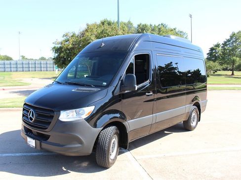 Used 2024 Mercedes-Benz Sprinter 2500 image 1