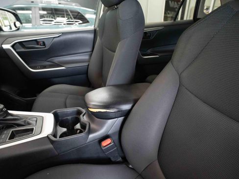 Used 2019 Toyota RAV4 LE w/ Carpet Mat Package FWD image 10