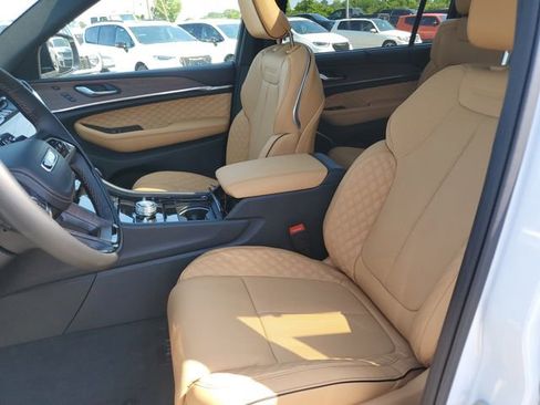 New 2025 Jeep Grand Cherokee L Summit w/ Luxury Tech Group V image 15