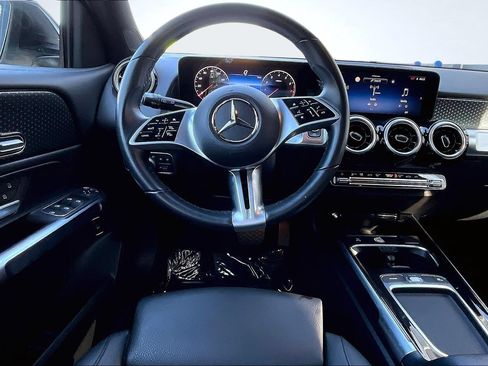 Used 2025 Mercedes-Benz GLB 250 image 9
