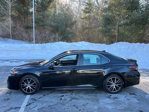 Used 2023 Toyota Camry SE image 2