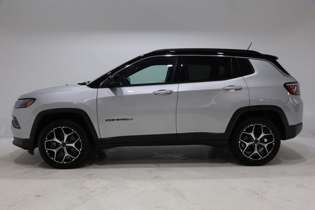Used 2025 Jeep Compass Limited AWD/4WD image 4