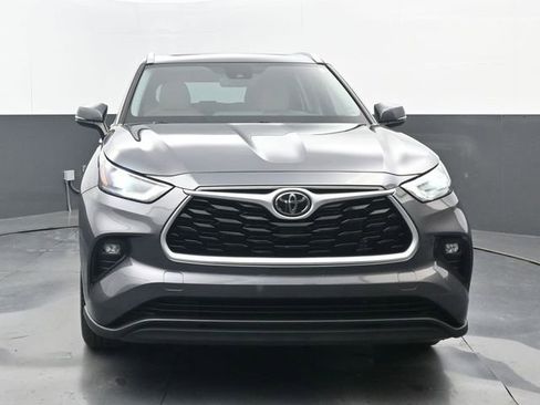 Used 2021 Toyota Highlander XLE FWD image 22