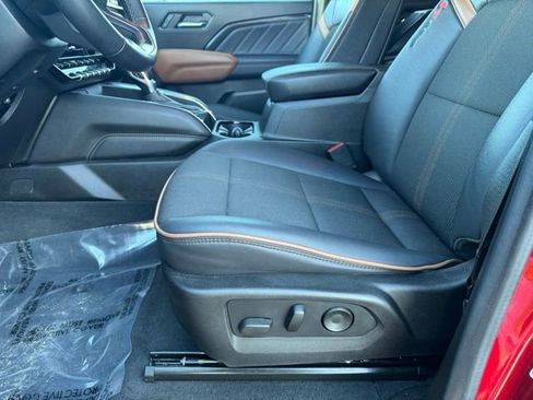 Certified 2024 GMC Canyon AT4 AWD/4WD image 5