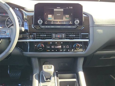 New 2025 Nissan Pathfinder SV image 9