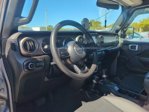 Used 2018 Jeep Wrangler Sport image 14