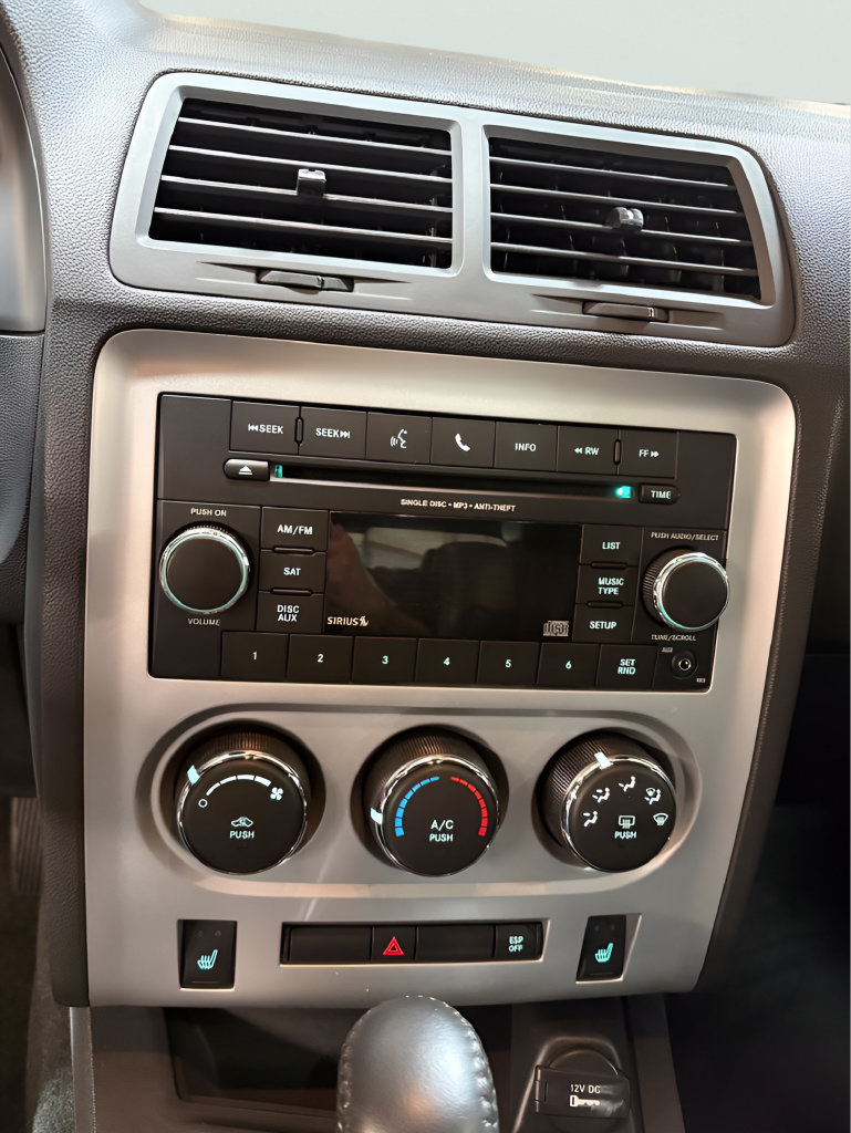 Used 2010 Dodge Challenger SE RWD image 8