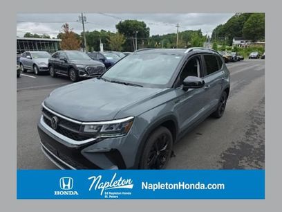 Used 2023 Volkswagen Taos SE w/ Panoramic Sunroof Package