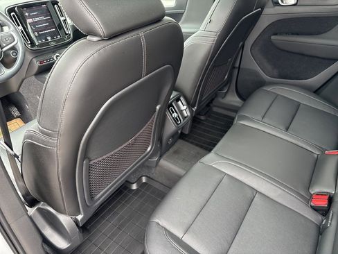 Used 2020 Volvo XC40 T5 Momentum w/ Protection Package Premier image 39