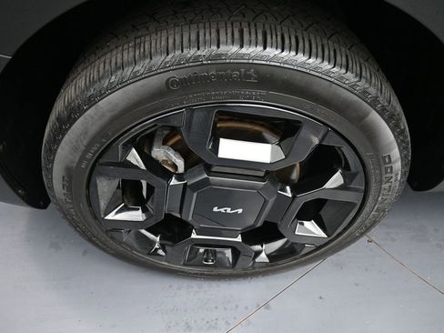 Certified 2024 Kia Sorento SX image 14