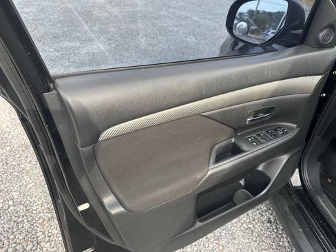 Used 2018 Mitsubishi Outlander SE image 9