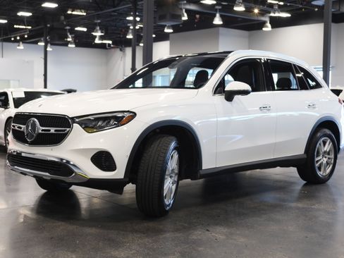 Used 2023 Mercedes-Benz GLC 300 4MATIC image 3