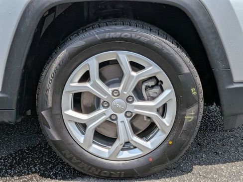 Used 2024 Jeep Compass Latitude AWD/4WD image 11