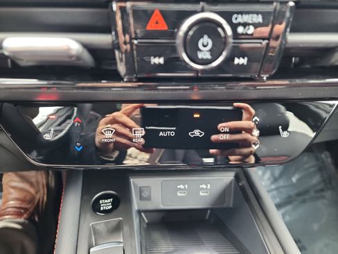 New 2026 Nissan Kicks SR image 14