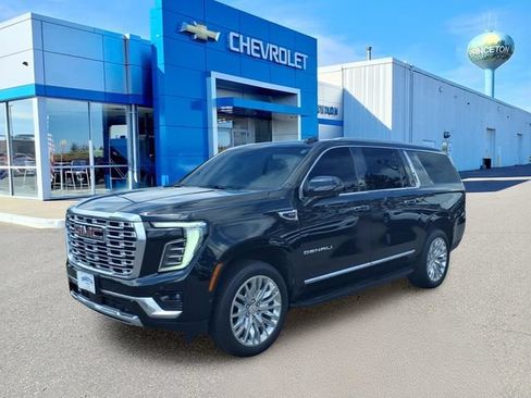 Used 2025 GMC Yukon XL Denali AWD/4WD image 8