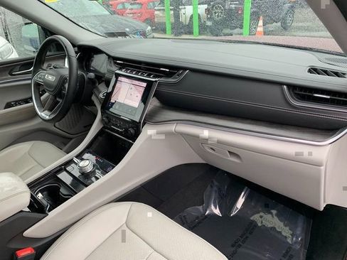 Used 2022 Jeep Grand Cherokee Overland AWD/4WD image 12