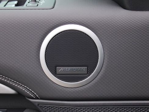 Certified 2025 Land Rover Discovery Dynamic SE image 14