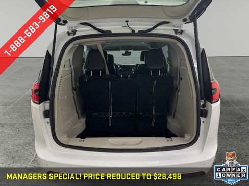 Used 2024 Chrysler Pacifica Limited FWD image 15