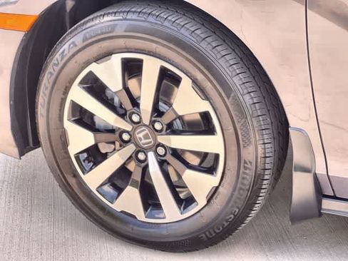 Certified 2025 Honda Odyssey EX-L image 9
