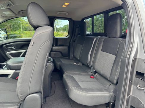 Used 2017 Nissan Titan SV RWD image 13