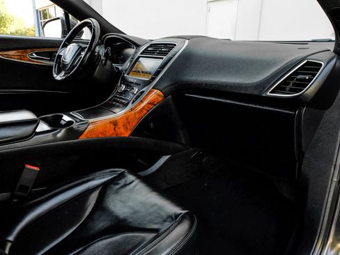 Used 2019 Lincoln Nautilus Select image 16