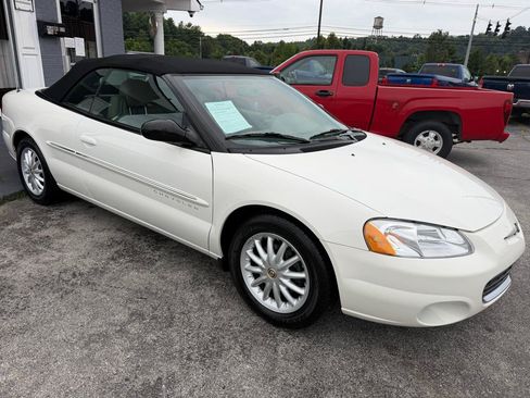 Used 2001 Chrysler Sebring LXi FWD image 3