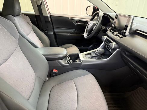 Used 2019 Toyota RAV4 XLE w/ Convenience Package image 30