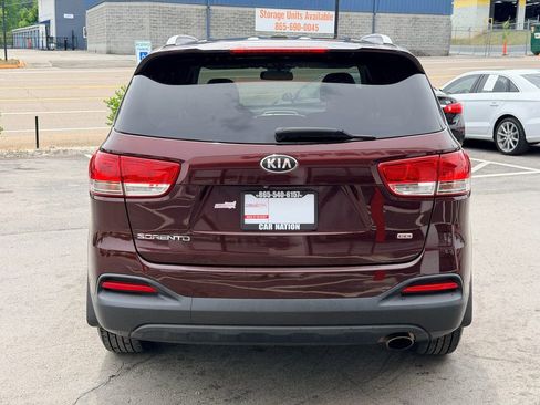 Used 2018 Kia Sorento FWD image 5