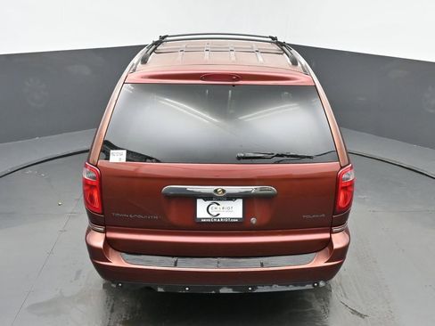 Used 2007 Chrysler Town & Country Touring w/ Luxury Group image 39