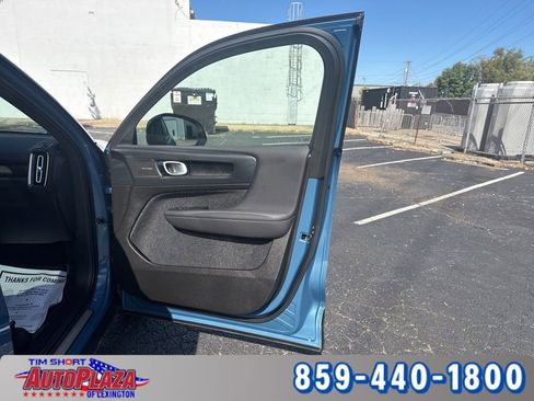 Used 2023 Volvo XC40 Recharge Ultimate image 59