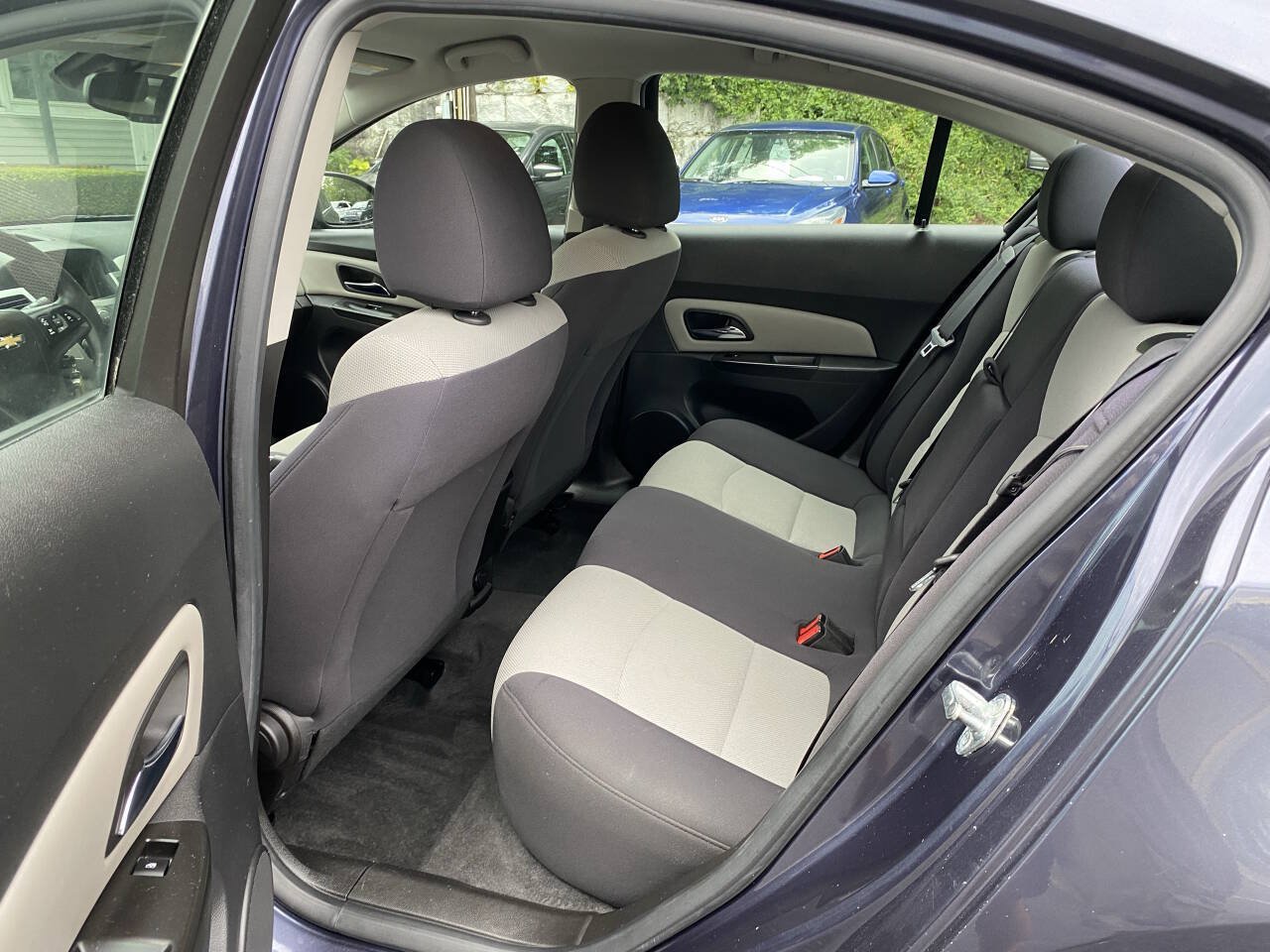 Used 2013 Chevrolet Cruze LS FWD image 10