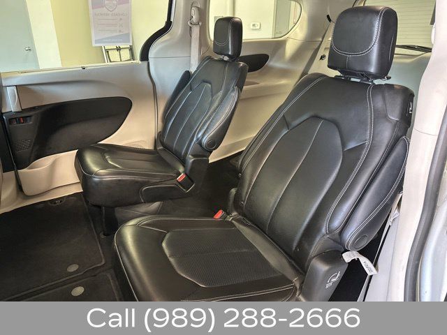 Used 2023 Chrysler Pacifica Touring-L FWD image 17
