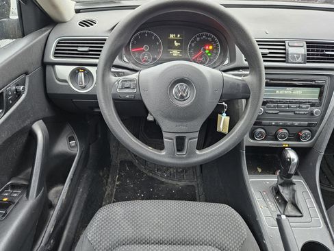Used 2013 Volkswagen Passat 2.5 S image 11