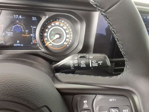 Used 2025 Jeep Wrangler Sport S image 19