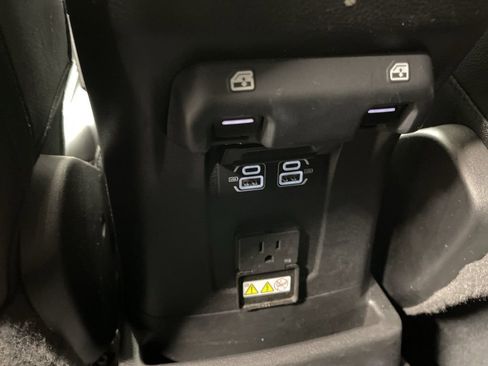 Used 2023 Jeep Wrangler Unlimited Sahara image 24