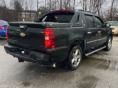Used 2013 Chevrolet Avalanche LTZ image 7
