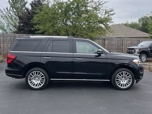 Used 2023 Ford Expedition Limited AWD/4WD image 3