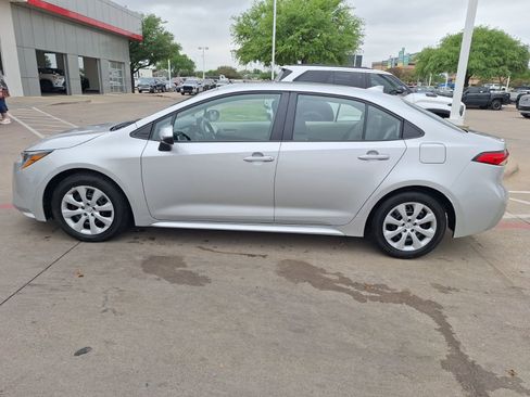 Used 2025 Toyota Corolla LE image 3