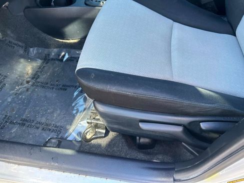 Used 2012 Toyota Yaris LE image 19