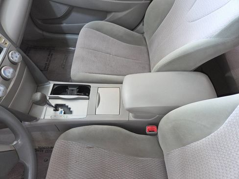 Used 2010 Toyota Camry LE FWD image 17