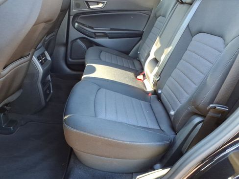 Certified 2022 Ford Edge SE w/ Black Appearance Package image 12