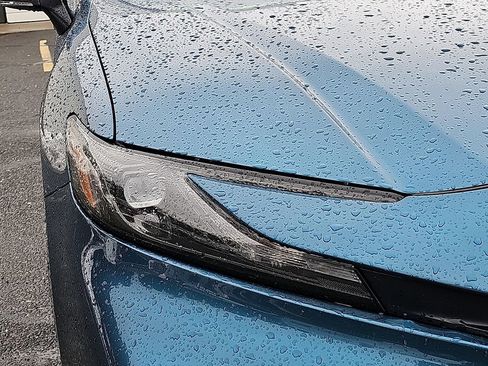 Used 2025 Toyota Camry SE image 9