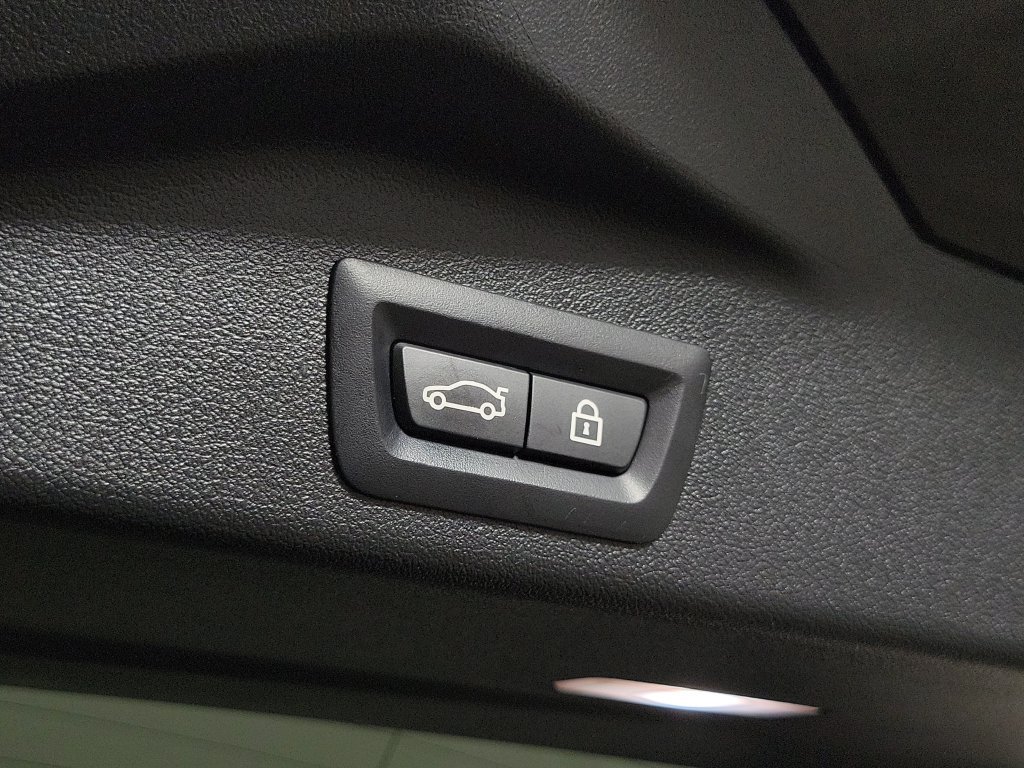 Used 2022 BMW X5 sDrive40i w/ M Sport Package RWD image 8