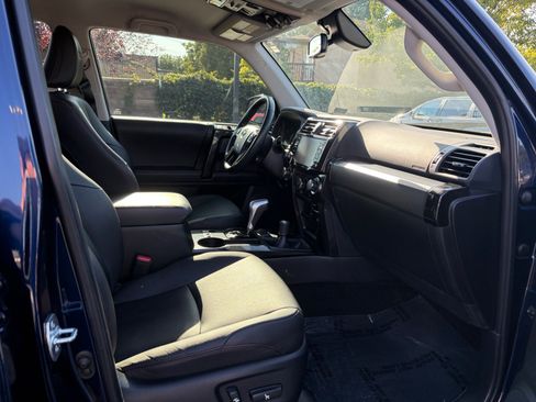 Used 2022 Toyota 4Runner TRD Off-Road Premium AWD/4WD image 29
